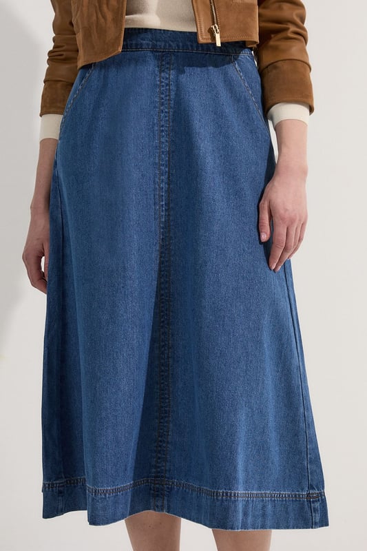 This Karen Millen denim midi skirt is a versatile wardrobe staple that effortlessly bridges the gap between casual and smart-casual attire. The full, flared silhouette creates a graceful movement as you walk, while the high-waisted design accentuates your natural curves. Style it with a fitted knit top and ankle boots for a stylish daytime look, perfect for weekend brunches or casual family gatherings. For a more relaxed vibe, pair it with a simple t-shirt and trainers. The side pockets add a practical touch, ideal for keeping small essentials close at hand. This skirt's adaptable nature makes it suitable for various occasions, from laid-back office days to informal evening outings. Its timeless design ensures it will remain a go-to piece in your wardrobe for seasons to come.  Midi-length denim skirt with a full, flared silhouette High-waisted design for a flattering fit Side pockets for practicality and style Versatile cotton fabric suitable for various seasons Subtle A-line shape creates a feminine profile
