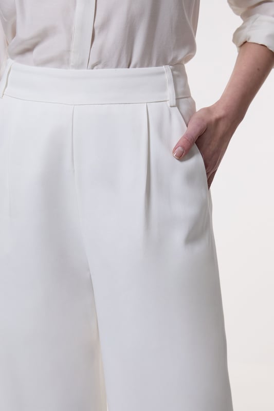 Experience elevated tailoring in a pair of wide leg trousers, with a flattering, relaxed fit and a comfortable high waistline. The sleek design makes them easy to style with anything, from a button up shirt for a formal look, or with a T-shirt and trainers for a more laid back approach. Compact Stretch Viscose Wide Leg Tailored Trouser High Quality Stretch Fabic Comfortable High Waistline Flattering Wide Leg Fit Sleek, Minimal Design Matching Pieces Sold Separately