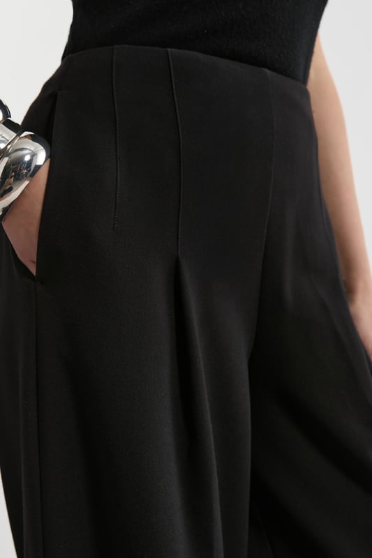 Experience elevated tailoring in a pair of wide leg trousers, with a flattering, relaxed fit and a comfortable high waistline. The sleek design makes them easy to style with anything, from a button up shirt for a formal look, or with a T-shirt and trainers for a more laid back approach. Compact Stretch Essential Wide Leg Tailored Trouser High Quality Stretch Fabic Comfortable High Waistline Flattering Wide Leg Fit Sleek, Minimal Design