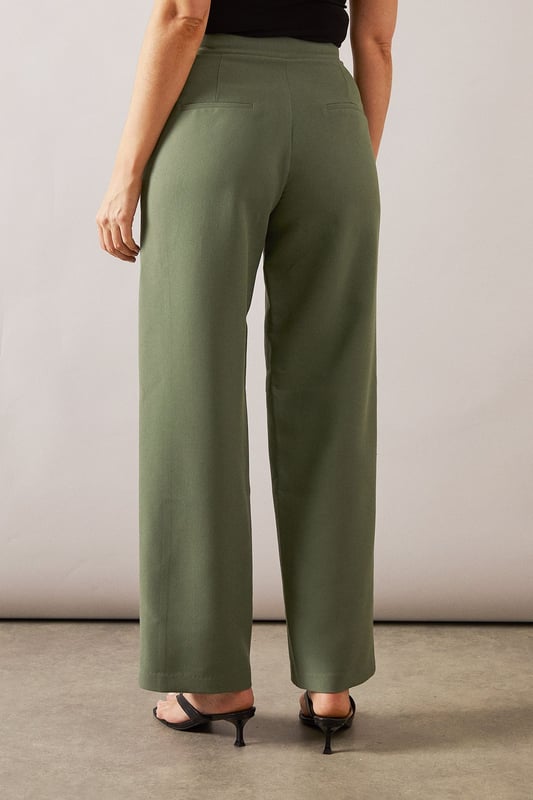 Tailored tapered design for a sophisticated silhouette
        Comfortable regular fit with a flattering waistline
        Versatile woven fabric suitable for various occasions
        Sleek side pockets for practicality and style
        Full-length trousers with a modern straight leg
    
    Embrace effortless elegance with these tailored tapered trousers from Wallis. Perfect for the woman who appreciates both comfort and style, these trousers offer a regular fit that flatters various body types. The tapered design creates a sleek silhouette, making them ideal for casual daywear or smart-casual events. Style them with a crisp white blouse and trainers for a chic everyday look, or pair them with a matching blazer for a coordinated ensemble that's perfect for family gatherings or casual work environments. The versatile nature of these trousers allows for easy transition from day to night - simply swap your flats for a pair of low heels and add some statement jewellery for an evening out. With their timeless design and comfortable fit, these trousers are sure to become a staple in your wardrobe, offering endless styling possibilities for the sophisticated woman on the go.