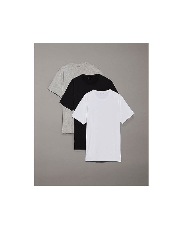 Details

• cotton stretch jersey• regular fit• crew neckline• short sleeves• Calvin Klein embroidery at the hemcomposition and care:57% cotton 38% polyester 5% elastanemachine washtumble dry lowcountry of origin: Kenya
LV00NB4185MP1