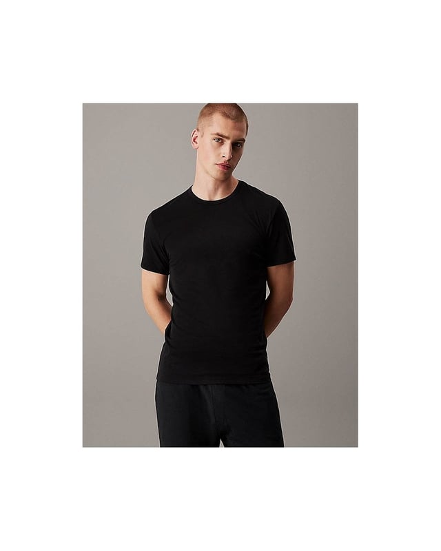 Details

• cotton stretch jersey• regular fit• crew neckline• short sleeves• Calvin Klein embroidery at the hemcomposition and care:57% cotton 38% polyester 5% elastanemachine washtumble dry lowcountry of origin: Kenya
LV00NB4185MP1