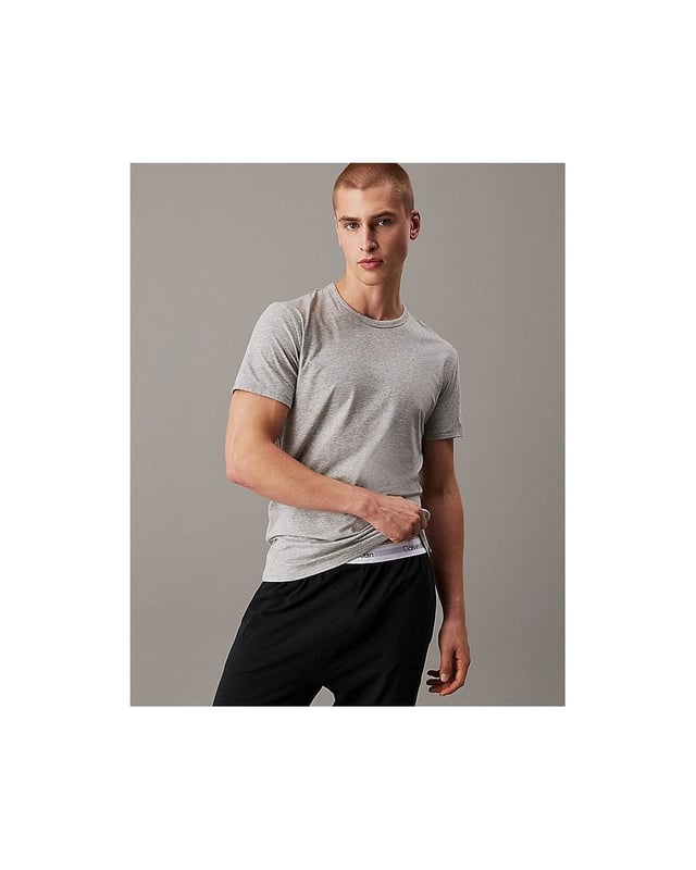 Details

• cotton stretch jersey• regular fit• crew neckline• short sleeves• Calvin Klein embroidery at the hemcomposition and care:57% cotton 38% polyester 5% elastanemachine washtumble dry lowcountry of origin: Kenya
LV00NB4185MP1