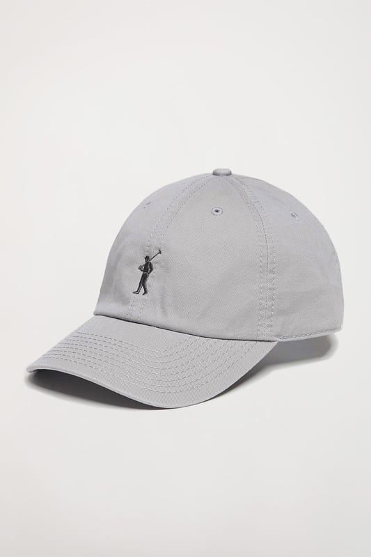Baseballkappe mit sechs Einsätzen, hergestellt aus Baumwollköper. Mit verstellbarer Schnalle auf der Rückseite mit eingraviertem Detail von Polo Club. Durchmesser ca. 50 bis 60 cm. Borte mit dem Markenlogo auf der Innenseite der Nähte und Polo Club Etikett. Vorgekrümmter Schirm. Rigby Go Logo-Stickerei in Kontrastfarbe.