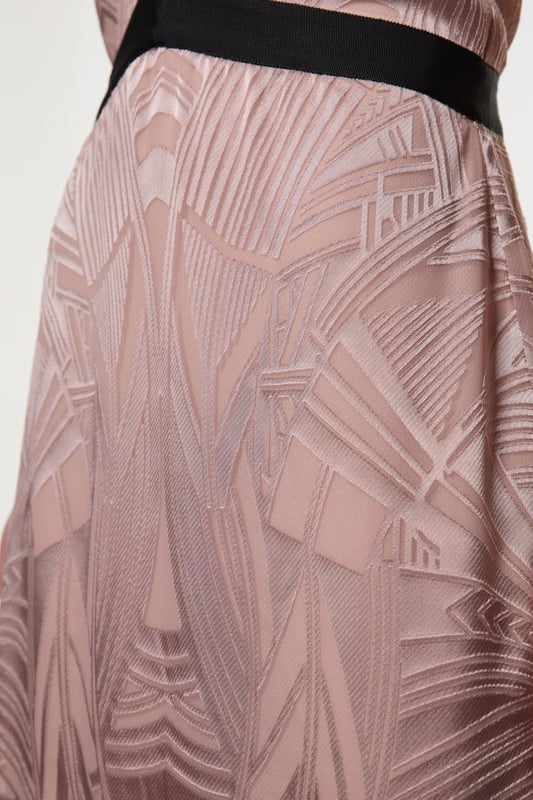 Architectural influences, brought to life through print; Karen Millen presents a new collection in collaboration with Amelia Graham. Elevate your occasion wear wardrobe with our occasion dress, with a figure hugging bodice which flows into a straight skirt, a halter neckline with strappy detailing, and a low back. Style it with strappy heels for an occasion look that is guaranteed to turn heads wherever you step. Amelia Graham Burnout Lace Up Detail Woven Column Dress High Quality Lace Fabric Figure Hugging Fit Straight Hanging Skirt Striking Strappy Back Lace-Up Bust Accent Belted Waistline Tie Back FasteningDiscover this seasons lace dresses or browse the full collection of women's dresses now.