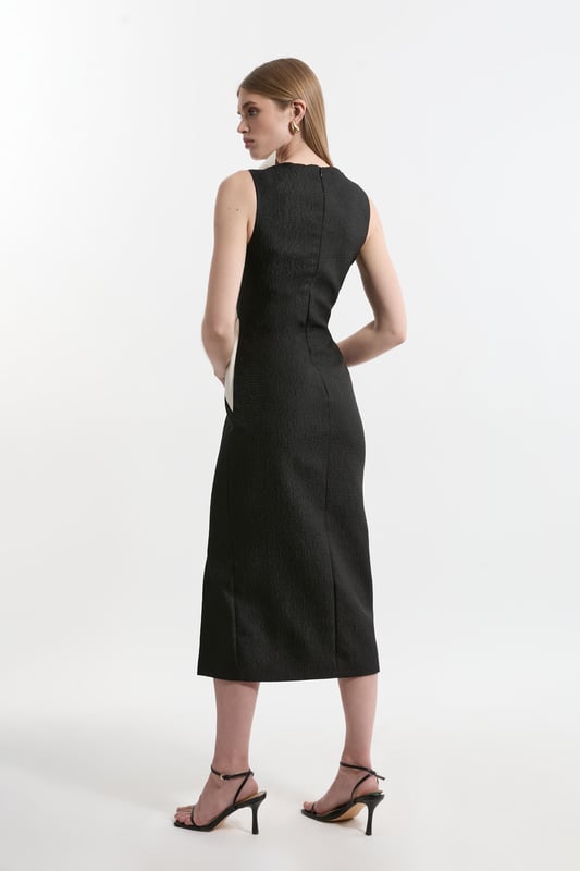 Make a statement in our midi dress, featuring a fit that hugs the curves, with a ruffle accent across the bodice. Style this dress with strappy heels for an outfit that will turn heads from wedding guest nights to upcoming occasions and events. Textured Tailored Contrast Taffeta Ruffle Midi Dress High Quality Taffeta Fabric Statement Ruffle Accent Across Bodice and Shoulder Flattering Figure Hugging Silhouette Thigh High Leg Split Zip Fastening in BackDiscover this seasons party dresses or browse the full colleciton of women's dresses now.