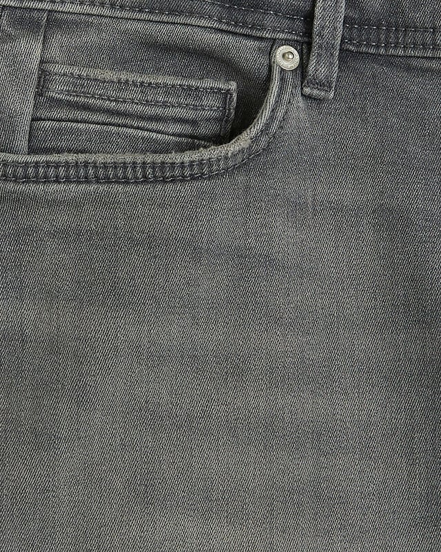 Skinny fit, Denim fabric, Classic 5 pockets, Belt loops, Button fastening, Cotton for this product has been more responsibly sourced
