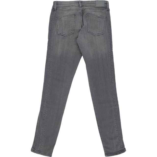 Upgrade your denim collection with the Pepe Jeans Pixi High Waisted Skinny Jeans in a sleek grey shade. Made from a blend of 98% cotton and 2% elastane, these jeans offer a comfortable and stretchy fit. The high-waisted design provides a flattering silhouette, while the skinny cut ensures a modern and stylish look. Perfect for any occasion, these versatile jeans can be dressed up or down to suit your style. Add these chic and timeless jeans to your wardrobe for a go-to piece that combines comfort and fashion.