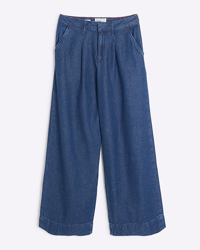 Relaxed straight fit, Baggy leg, Denim fabric, Button and zip fastening