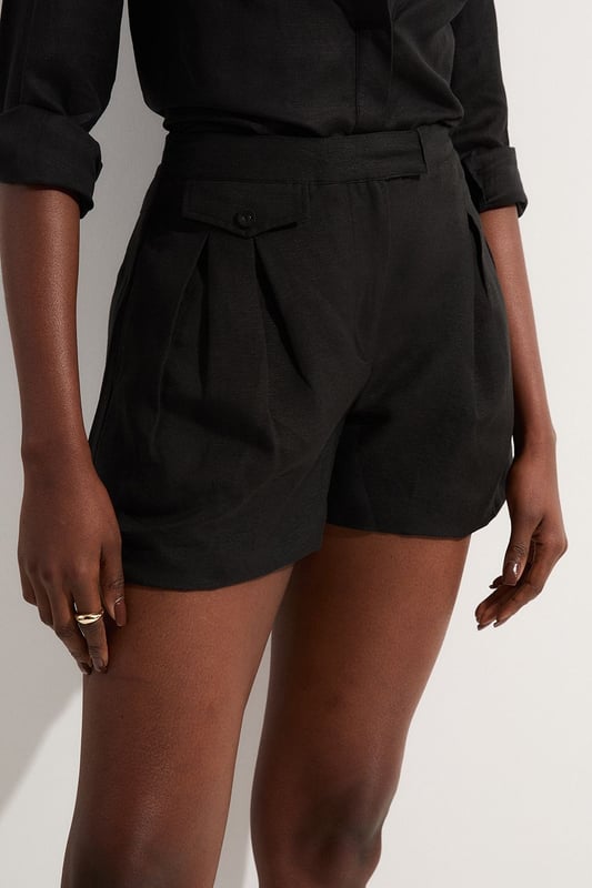 Elevate your warm weather wardrobe in our shorts, with a wide leg silhouette, a statement print, and pockets. The lightweight linen fabric makes for a piece perfect for wearing from wandering city streets to lounging at the beach. Style it with anything, from the matching shirt for an elevated look that will take you seamlessly from day to night, to a T-shirt for a more relaxed approach. Viscose Linen Woven Pocket Detail Short High Quality Linen Fabric Flattering Relaxed Fit Comfortable High Waistline Pocket Features Deep Pocket Features Matching Pieces Sold Separately