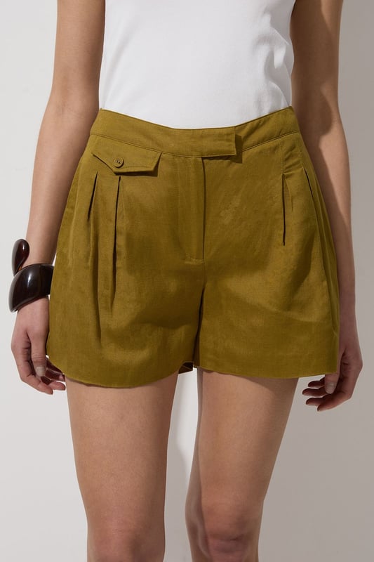 Elevate your warm weather wardrobe in our shorts, with a wide leg silhouette, a statement print, and pockets. The lightweight linen fabric makes for a piece perfect for wearing from wandering city streets to lounging at the beach. Style it with anything, from the matching shirt for an elevated look that will take you seamlessly from day to night, to a T-shirt for a more relaxed approach. Viscose Linen Woven Pocket Detail Short High Quality Linen Fabric Flattering Relaxed Fit Comfortable High Waistline Pocket Features Deep Pocket Features Matching Pieces Sold Separately