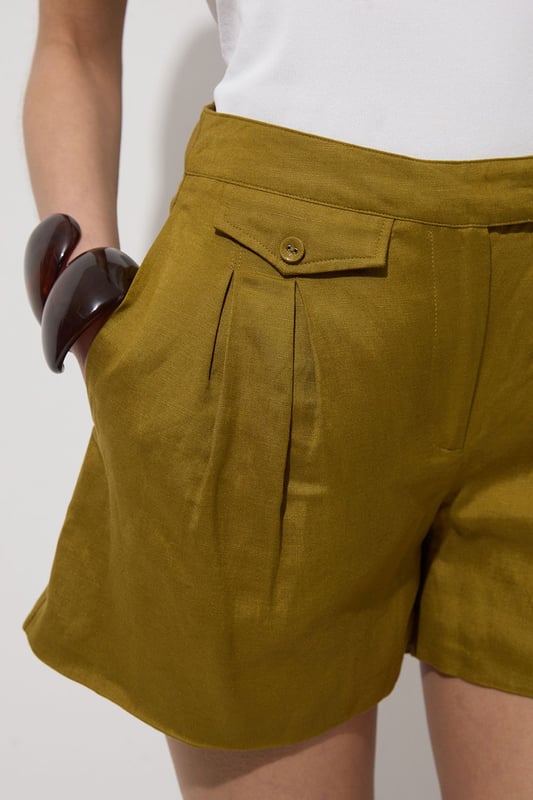 Elevate your warm weather wardrobe in our shorts, with a wide leg silhouette, a statement print, and pockets. The lightweight linen fabric makes for a piece perfect for wearing from wandering city streets to lounging at the beach. Style it with anything, from the matching shirt for an elevated look that will take you seamlessly from day to night, to a T-shirt for a more relaxed approach. Viscose Linen Woven Pocket Detail Short High Quality Linen Fabric Flattering Relaxed Fit Comfortable High Waistline Pocket Features Deep Pocket Features Matching Pieces Sold Separately