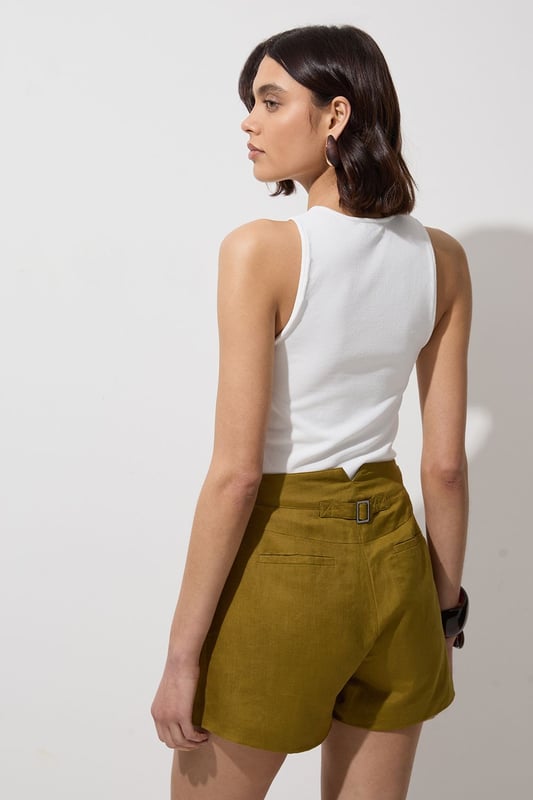 Elevate your warm weather wardrobe in our shorts, with a wide leg silhouette, a statement print, and pockets. The lightweight linen fabric makes for a piece perfect for wearing from wandering city streets to lounging at the beach. Style it with anything, from the matching shirt for an elevated look that will take you seamlessly from day to night, to a T-shirt for a more relaxed approach. Viscose Linen Woven Pocket Detail Short High Quality Linen Fabric Flattering Relaxed Fit Comfortable High Waistline Pocket Features Deep Pocket Features Matching Pieces Sold Separately