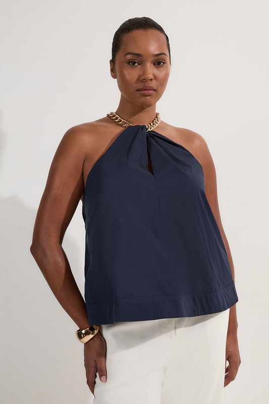 Striking halterneck design with bold chain detail Sleeveless silhouette for a breezy, summer-ready look Relaxed fit through the body for effortless comfort Keyhole detail at the neckline adds a touch of allure Versatile cotton-blend fabric suitable for various occasions  This Karen Millen plus size halter top is a must-have addition to your warm-weather wardrobe. The eye-catching chain detail at the neckline lends a touch of glamour to this otherwise casual piece, making it perfect for a variety of daytime events. Style it with high-waisted trousers and flat sandals for a chic look at family gatherings or weekend brunches. For a more laid-back approach, pair it with your favourite denim shorts and trainers for a day of shopping or a casual catch-up with friends. The relaxed fit and breathable fabric ensure all-day comfort, while the sleeveless design keeps you cool during those balmy summer days. This versatile top can easily transition from day to night - simply swap your flats for a pair of wedges and add some statement earrings for an effortless evening ensemble.