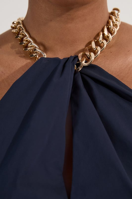 Striking halterneck design with bold chain detail Sleeveless silhouette for a breezy, summer-ready look Relaxed fit through the body for effortless comfort Keyhole detail at the neckline adds a touch of allure Versatile cotton-blend fabric suitable for various occasions  This Karen Millen plus size halter top is a must-have addition to your warm-weather wardrobe. The eye-catching chain detail at the neckline lends a touch of glamour to this otherwise casual piece, making it perfect for a variety of daytime events. Style it with high-waisted trousers and flat sandals for a chic look at family gatherings or weekend brunches. For a more laid-back approach, pair it with your favourite denim shorts and trainers for a day of shopping or a casual catch-up with friends. The relaxed fit and breathable fabric ensure all-day comfort, while the sleeveless design keeps you cool during those balmy summer days. This versatile top can easily transition from day to night - simply swap your flats for a pair of wedges and add some statement earrings for an effortless evening ensemble.