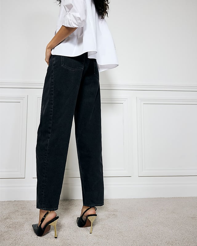 Button and zip fastening, Barrel leg, Pocket detail, Belt loops