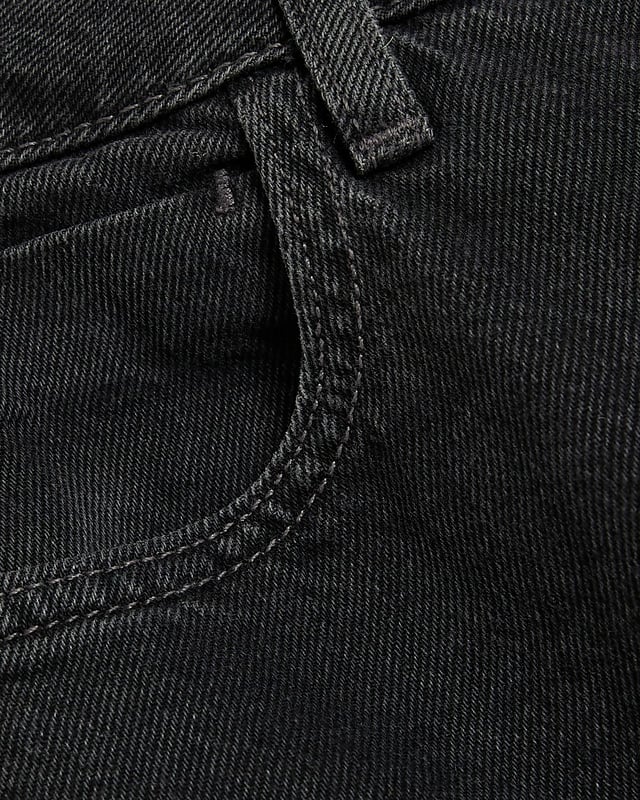 Button and zip fastening, Barrel leg, Pocket detail, Belt loops