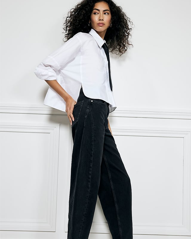 Button and zip fastening, Barrel leg, Pocket detail, Belt loops