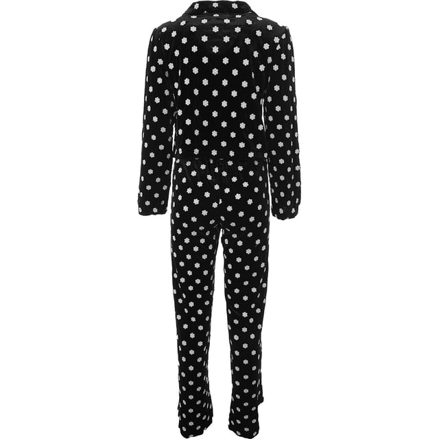 Embroidery: 100% Polyester, Main: 92% Polyester, Main: 8% ElastaneIndulge in luxurious comfort with the Lost Ink Embroidered Velvet Pyjama Set in a playful polka dot print. Crafted from a blend of 92% polyester and 8% elastane, this set offers a soft and stretchy fit that feels amazing against your skin. The intricate embroidery, made from 100% polyester, adds a touch of elegance and sophistication. Perfect for cozy nights in or lounging around the house, this pyjama set combines style and comfort effortlessly. Treat yourself to a bit of luxury with this chic and comfy set.