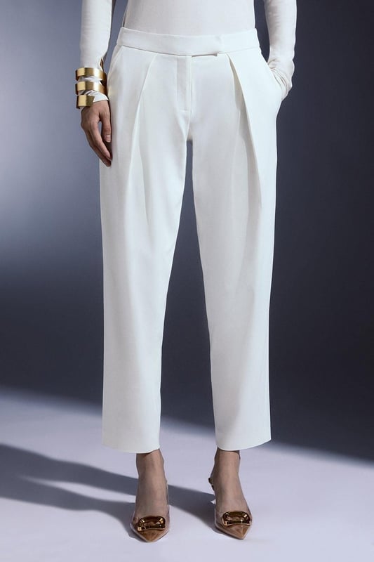 A true contender for the perfect work-to-weekend trousers, this polished pair is tailored for sleek effect. Elegantly equipped with slip pockets, a fly fastening and a relaxed fit, these plush tailored trousers breathe new life into any well-kept capsule collection.TailoredRelaxed FitRegular LengthSlip pockets