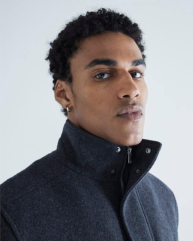 Regular fit, Wool fabric, Chest and waist pockets, Collared, Long sleeves, Zip fastening
