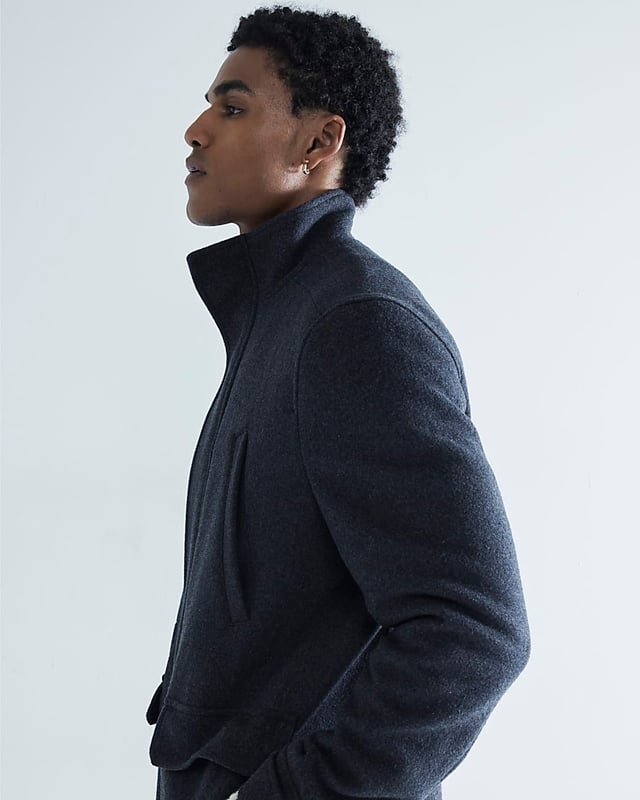 Regular fit, Wool fabric, Chest and waist pockets, Collared, Long sleeves, Zip fastening