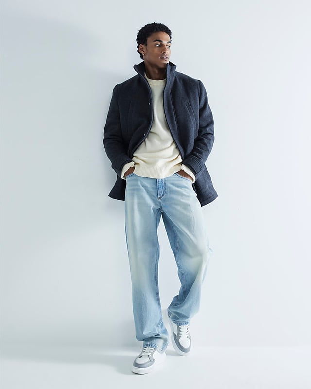 Regular fit, Wool fabric, Chest and waist pockets, Collared, Long sleeves, Zip fastening