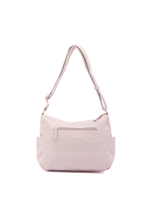 Bolso bandolera para mujer. El cierre es con cremallera. Los bolsillos internos son uno con cremallera y dos abiertos. Los bolsillos externos son tres delanteros con cremallera, dos laterales abiertos y uno trasero con cremallera. Falta la correa para el hombro. El asa es regulable en ecopiel. Hay dos compartimentos internos. El material exterior es ecopiel. Internamente está forrado en poliéster. Medidas: 30x21x12 cm. Producto de moda