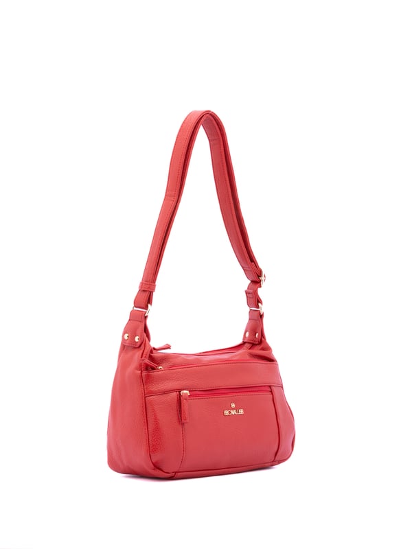 Bolso bandolera para mujer. El cierre es con cremallera. Los bolsillos internos son uno con cremallera y dos abiertos. Los bolsillos externos son dos delanteros con cremallera y uno trasero con cremallera. Falta la correa para el hombro. El asa es regulable en ecopiel. Hay dos compartimentos internos. El material exterior es ecopiel. Internamente está forrado en poliéster. Medidas: 30x20x10 cm. Producto de moda