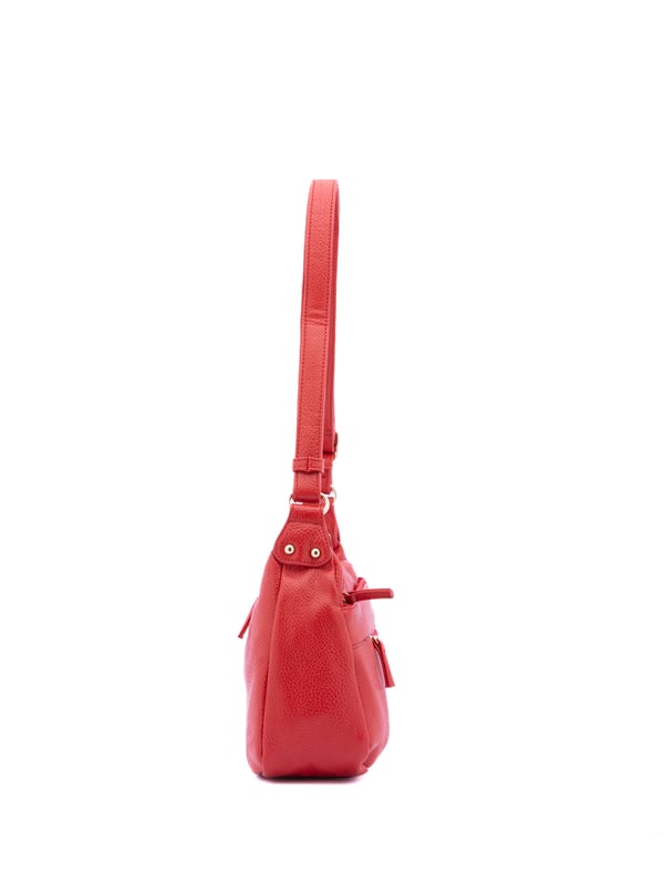 Bolso bandolera para mujer. El cierre es con cremallera. Los bolsillos internos son uno con cremallera y dos abiertos. Los bolsillos externos son dos delanteros con cremallera y uno trasero con cremallera. Falta la correa para el hombro. El asa es regulable en ecopiel. Hay dos compartimentos internos. El material exterior es ecopiel. Internamente está forrado en poliéster. Medidas: 30x20x10 cm. Producto de moda