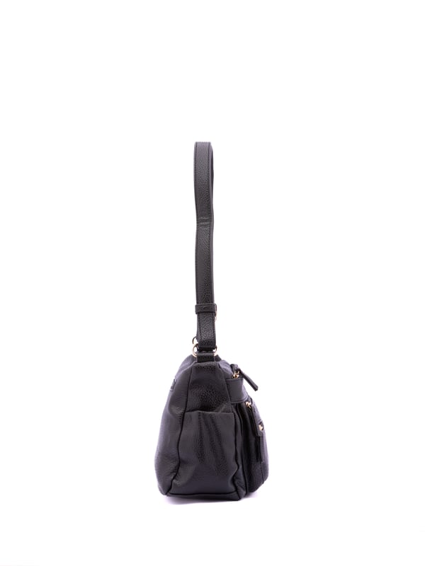 Bolso bandolera para mujer. El cierre es con cremallera. Los bolsillos internos son uno con cremallera y dos abiertos. Los bolsillos externos son tres delanteros con cremallera, dos laterales abiertos y uno trasero con cremallera. Falta la correa para el hombro. El asa es regulable en ecopiel. Hay dos compartimentos internos. El material exterior es ecopiel. Internamente está forrado en poliéster. Medidas: 27x20x14 cm. Producto de moda