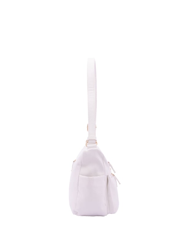 Bolso bandolera para mujer. El cierre es con cremallera. Los bolsillos internos son uno con cremallera y dos abiertos. Los bolsillos externos son tres delanteros con cremallera, dos laterales abiertos y uno trasero con cremallera. Falta la correa para el hombro. El asa es regulable en ecopiel. Hay dos compartimentos internos. El material exterior es ecopiel. Internamente está forrado en poliéster. Medidas: 30x21x12 cm. Producto de moda