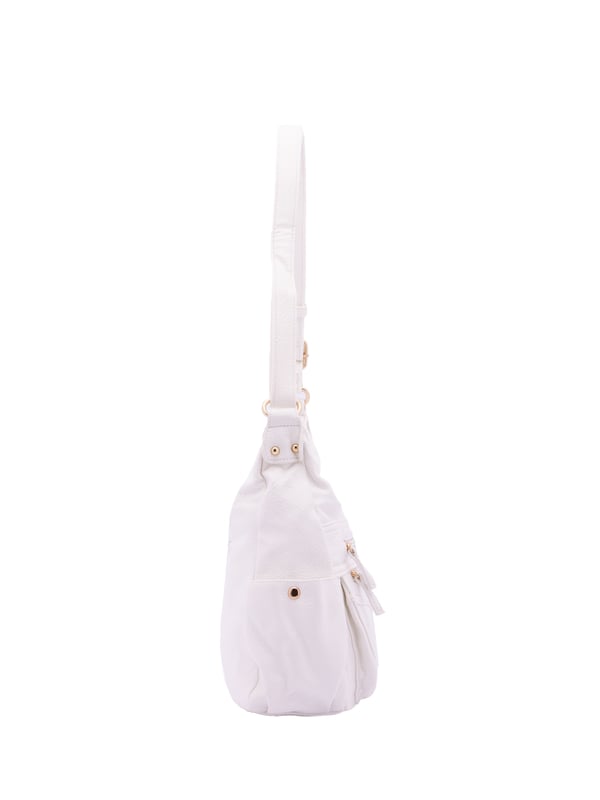 Bolso bandolera para mujer. El cierre es con cremallera. Los bolsillos internos son uno con cremallera y dos abiertos. Los bolsillos externos son dos frontales con cremallera, dos laterales con botón magnético y uno trasero con cremallera. Falta la correa para el hombro. El asa es regulable en ecopiel. Hay dos compartimentos internos. El material exterior es ecopiel. Internamente está forrado en poliéster. Medidas: 33x25x14 cm. Producto de moda