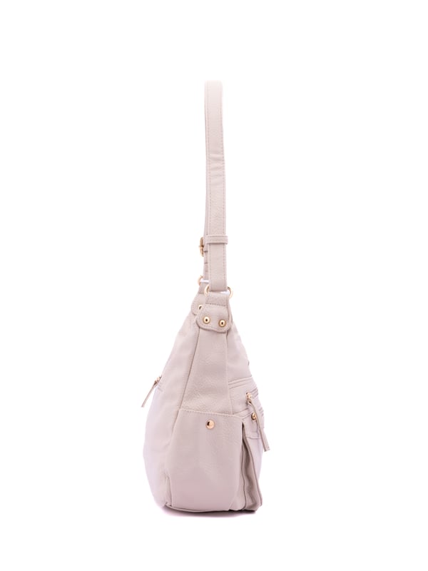 Bolso bandolera para mujer. El cierre es con cremallera. Los bolsillos internos son uno con cremallera y dos abiertos. Los bolsillos externos son dos frontales con cremallera, dos laterales con botón magnético y uno trasero con cremallera. Falta la correa para el hombro. El asa es regulable en ecopiel. Hay dos compartimentos internos. El material exterior es ecopiel. Internamente está forrado en poliéster. Medidas: 33x25x14 cm. Producto de moda