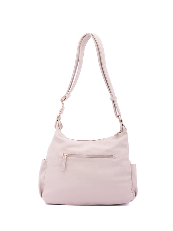 Bolso bandolera para mujer. El cierre es con cremallera. Los bolsillos internos son uno con cremallera y dos abiertos. Los bolsillos externos son dos frontales con cremallera, dos laterales con botón magnético y uno trasero con cremallera. Falta la correa para el hombro. El asa es regulable en ecopiel. Hay dos compartimentos internos. El material exterior es ecopiel. Internamente está forrado en poliéster. Medidas: 33x25x14 cm. Producto de moda
