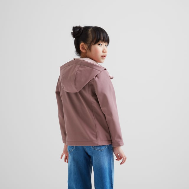 Active kids love our Koroma softshell jacket that gives protection from the elements, but doesn't restrict movement. Designed in Yorkshire, where we know just how changeable the weather can be, this versatile jacket has a durable, water resistant, windproof and fully breathable outer, a fixed, shaped, adjustable hood and a cosy, bonded inner fleece. Koroma has two handy zip pockets to keep all those essentials safe and a full length front zip with a chunky puller. It comes in dark and bright colours, so it works as a school coat and for weekends too. This lightweight jacket is finished with our signature embossed rubber Yorkshire Rose badge on the sleeve and a printed TOG24 logo on the chest.