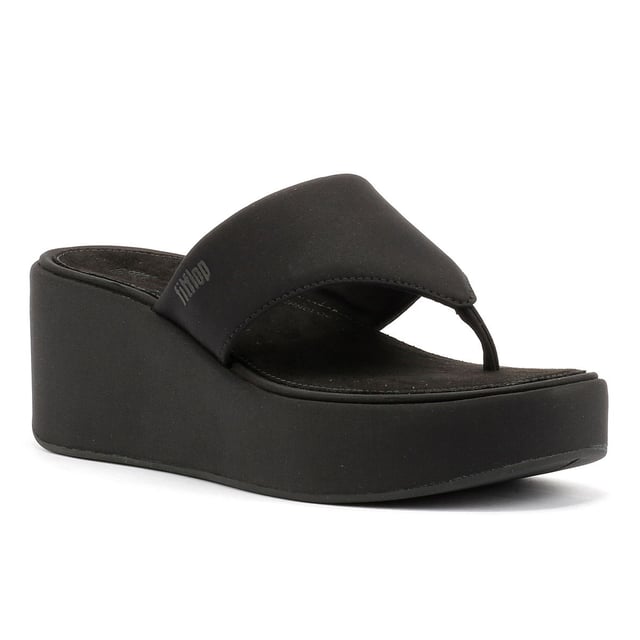 Verhoog je stijl met platform sleehak teenslippers. Met een duurzaam nylon bovenwerk en een zacht microvezel voetbed voor de hele dag comfort. Ontworpen met een slipbestendige rubberen buitenzool voor stabiliteit en grip.