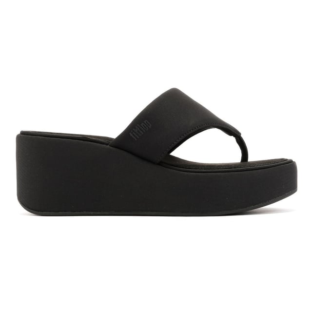 Verhoog je stijl met platform sleehak teenslippers. Met een duurzaam nylon bovenwerk en een zacht microvezel voetbed voor de hele dag comfort. Ontworpen met een slipbestendige rubberen buitenzool voor stabiliteit en grip.