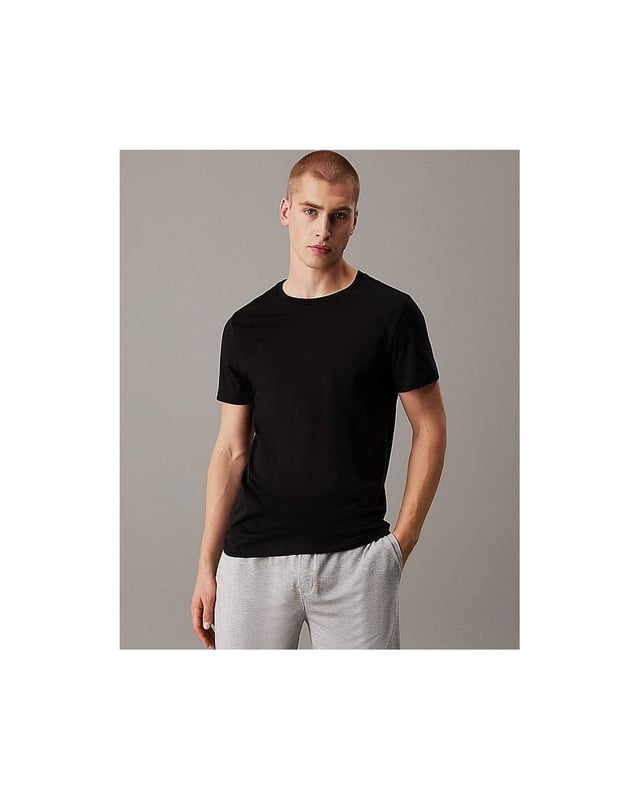Details

Classic day-to-night loungewear by CK 100% COTTON offers breathable comfort in pure cotton jersey.• cotton jersey• regular fit• crew neckline• short sleeves• Calvin Klein embroidery at the hemcomposition and care:100% cottonmachine washcountry of origin: Bangladesh
LV00NB4051MP1