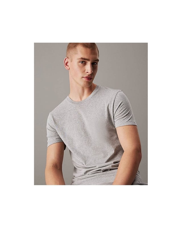 Details

Classic day-to-night loungewear by CK 100% COTTON offers breathable comfort in pure cotton jersey.• cotton jersey• regular fit• crew neckline• short sleeves• Calvin Klein embroidery at the hemcomposition and care:100% cottonmachine washcountry of origin: Bangladesh
LV00NB4051MP1