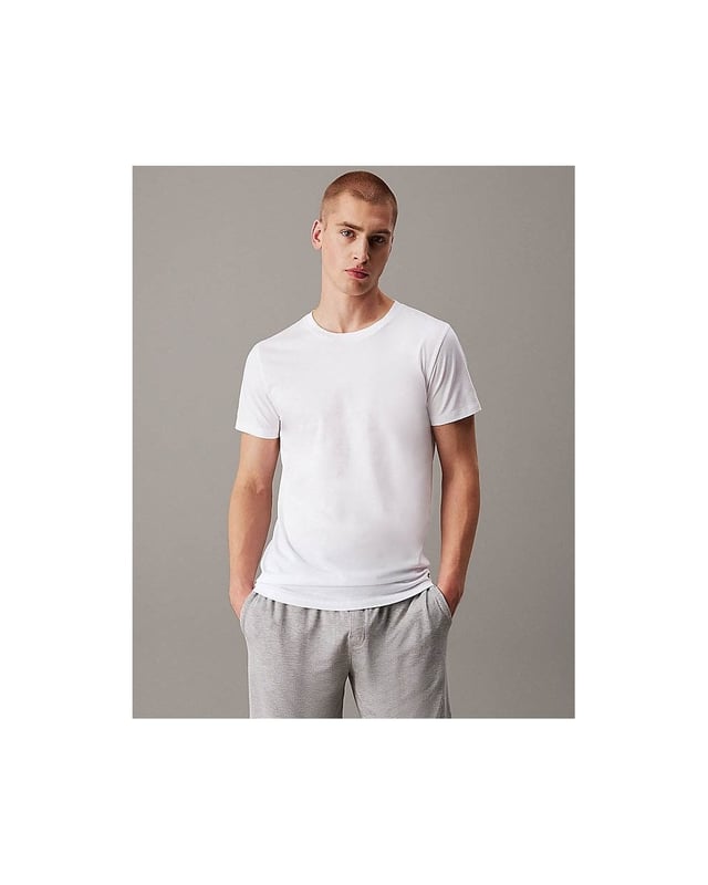 Details

Classic day-to-night loungewear by CK 100% COTTON offers breathable comfort in pure cotton jersey.• cotton jersey• regular fit• crew neckline• short sleeves• Calvin Klein embroidery at the hemcomposition and care:100% cottonmachine washcountry of origin: Bangladesh
LV00NB4051MP1