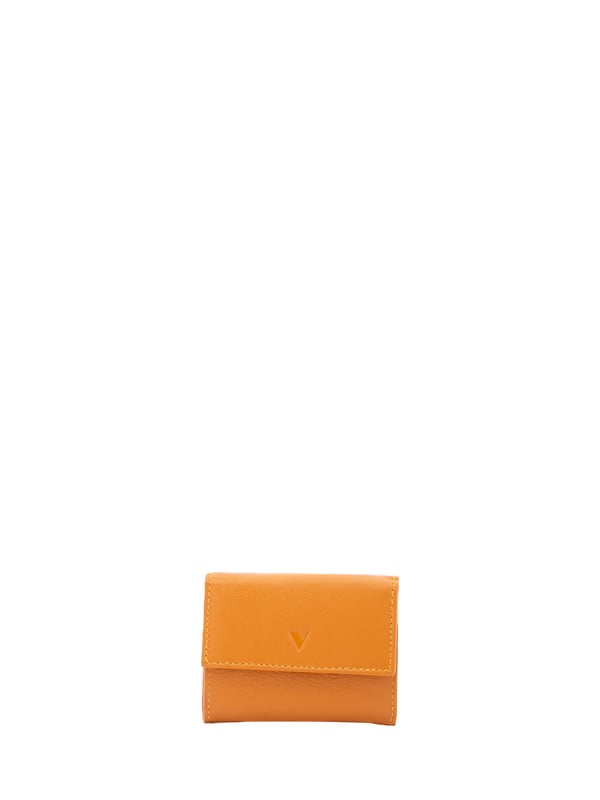 Damenbrieftasche mit Druckknopfverschluss. Innentaschen für Kartenhalter, Geldscheinhalter und Münzhalter. eine auf der Rückseite mit Druckknopf-Außentaschen. fehlender Schultergurt. fehlender Griff. zwei Innenfächer.  Außenmaterial. Innen mit Polyester gefüttert. Maße: 10x7,5x2 cm. Modeprodukt