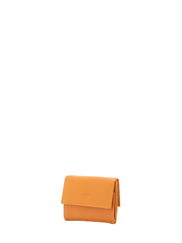Damenbrieftasche mit Druckknopfverschluss. Innentaschen für Kartenhalter, Geldscheinhalter und Münzhalter. eine auf der Rückseite mit Druckknopf-Außentaschen. fehlender Schultergurt. fehlender Griff. zwei Innenfächer.  Außenmaterial. Innen mit Polyester gefüttert. Maße: 10x7,5x2 cm. Modeprodukt