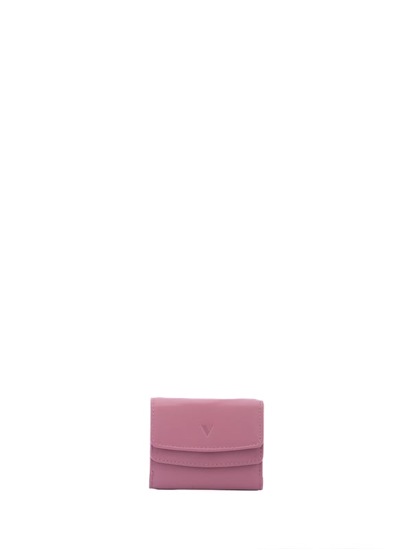 Cartera de mujer. El cierre es con botón de presión. Los bolsillos internos son tarjeteros para billetes y monedas. Los bolsillos externos están ausentes. Falta la correa para el hombro. Falta el mango. Hay dos compartimentos internos. El material exterior es ecopiel. Internamente está forrado en poliéster. Medidas: 9x8x2 cm. Producto de moda