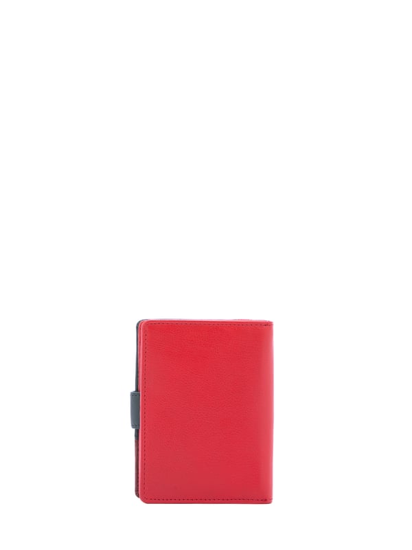 Cartera de mujer. El cierre es con botón de presión. Los bolsillos internos son uno con cremallera, tarjetero y porta billetes. Los bolsillos externos están ausentes. Falta la correa para el hombro. Falta el mango. Hay tres compartimentos internos. El material exterior es ecopiel. Internamente está forrado en poliéster. Medidas: 13x9x3 cm. Producto de moda