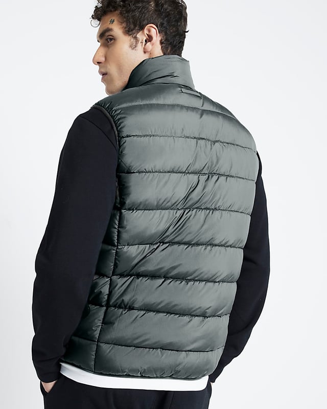 Regular fit, Quilted, Side slip pockets, High neck, Sleeveless, Zip fastening