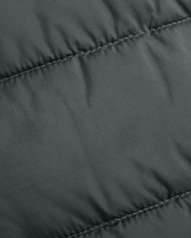 Regular fit, Quilted, Side slip pockets, High neck, Sleeveless, Zip fastening
