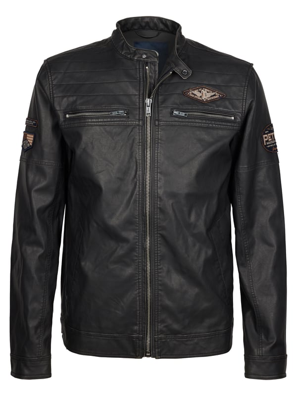 Imitatieleren bikerjack met ritssluiting, twee steekzakken, twee borstzakken met rits en een Petrol-badge op de mouw en borst. De binnenvoering is gemaakt van 100% gerecycled polyester. Imitatieleren bikerjackPetrol-badge op de mouw en borstRitssluitingSteek- en borstzakkenBuitenkant jas: 100% polyurethaanBinnenvoering: 100% gerecycled polyester