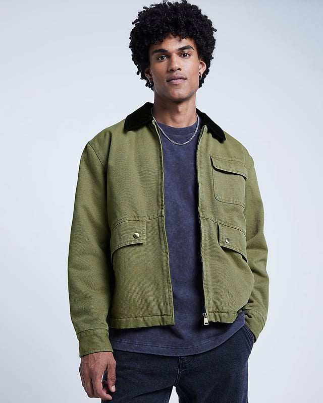 ​Regular fit, Front pockets, Collared, Long sleeves, Zip fastening