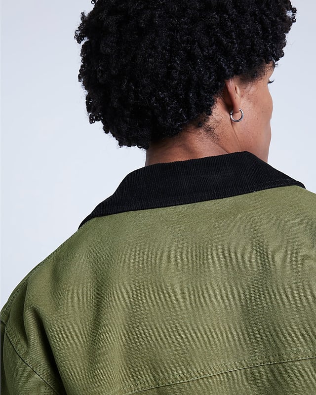 ​Regular fit, Front pockets, Collared, Long sleeves, Zip fastening